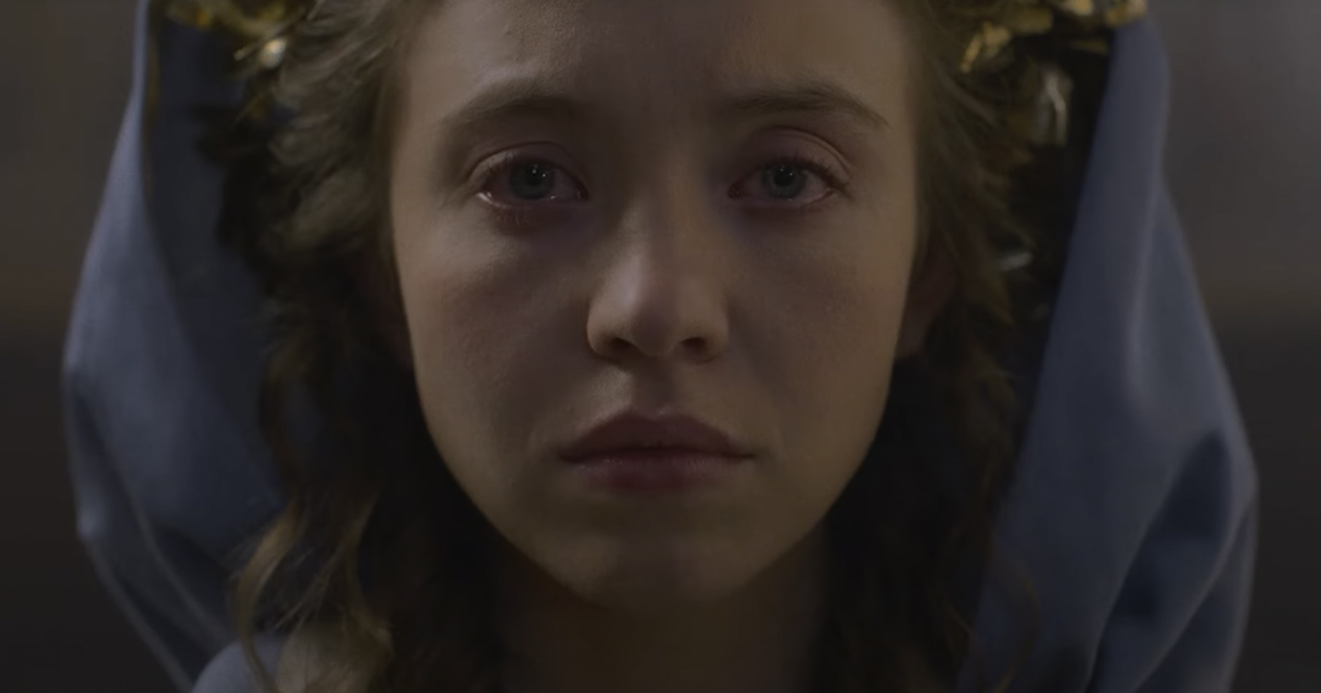 Imaculada Sydney Sweeney vive freira grávida em novo trailer de