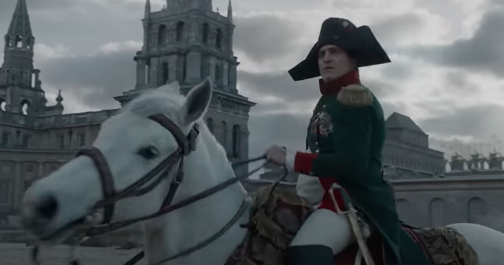 Joaquin Phoenix Encara A Revolução Francesa No Primeiro Trailer De ...