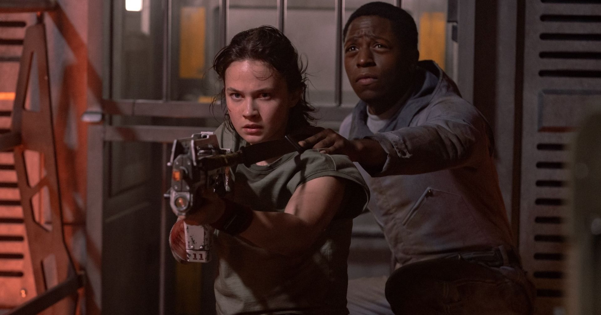 Diretor revela o motivo de priorizar o uso de efeitos práticos na produção de ‘Alien: Romulus’