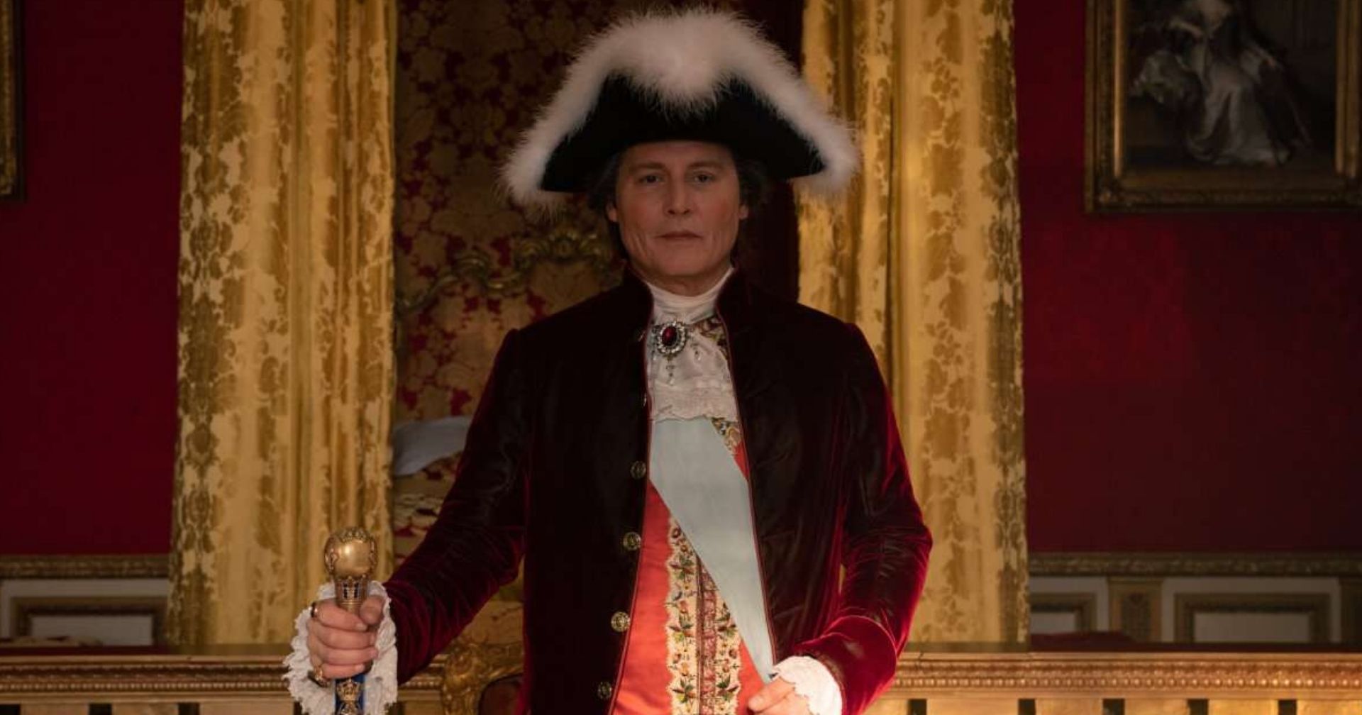 Johnny Depp retorna em grande estilo no trailer de ‘A Favorita do Rei’