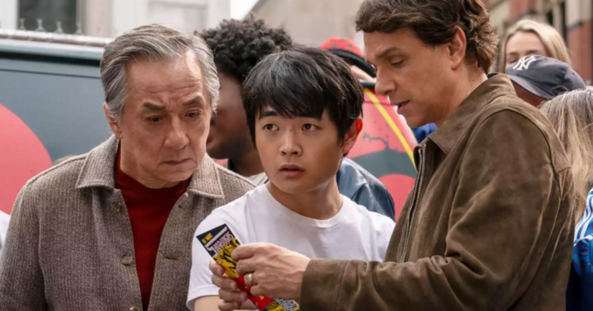 ‘Karatê Kid – Lendas’ ganha nova imagem com Ralph Macchio e Jackie Chan em sessão de treinamento