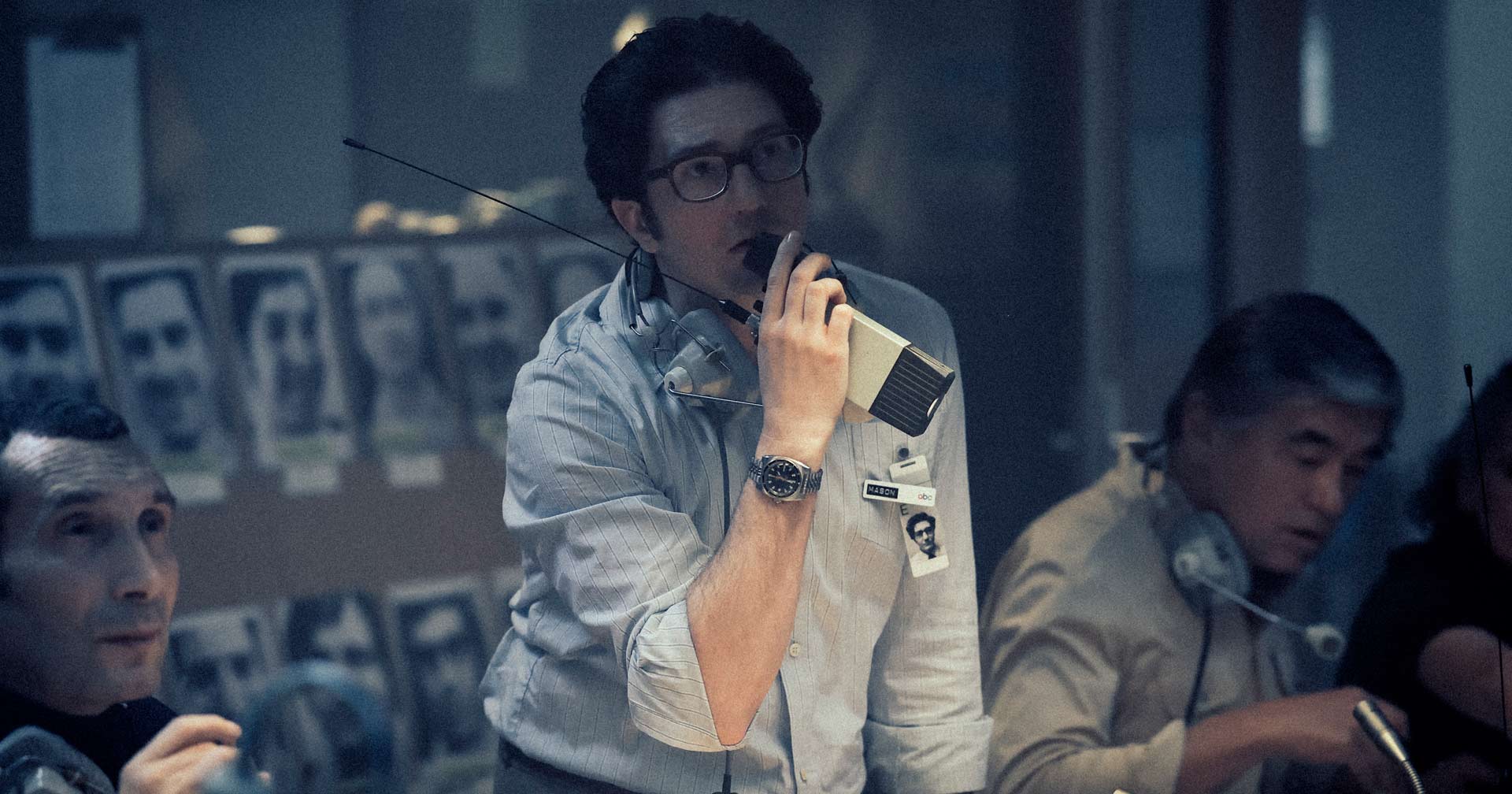 Assista ao vídeo dos bastidores de ‘Setembro 5’, longa indicado ao Oscar e estrelado por John Magaro