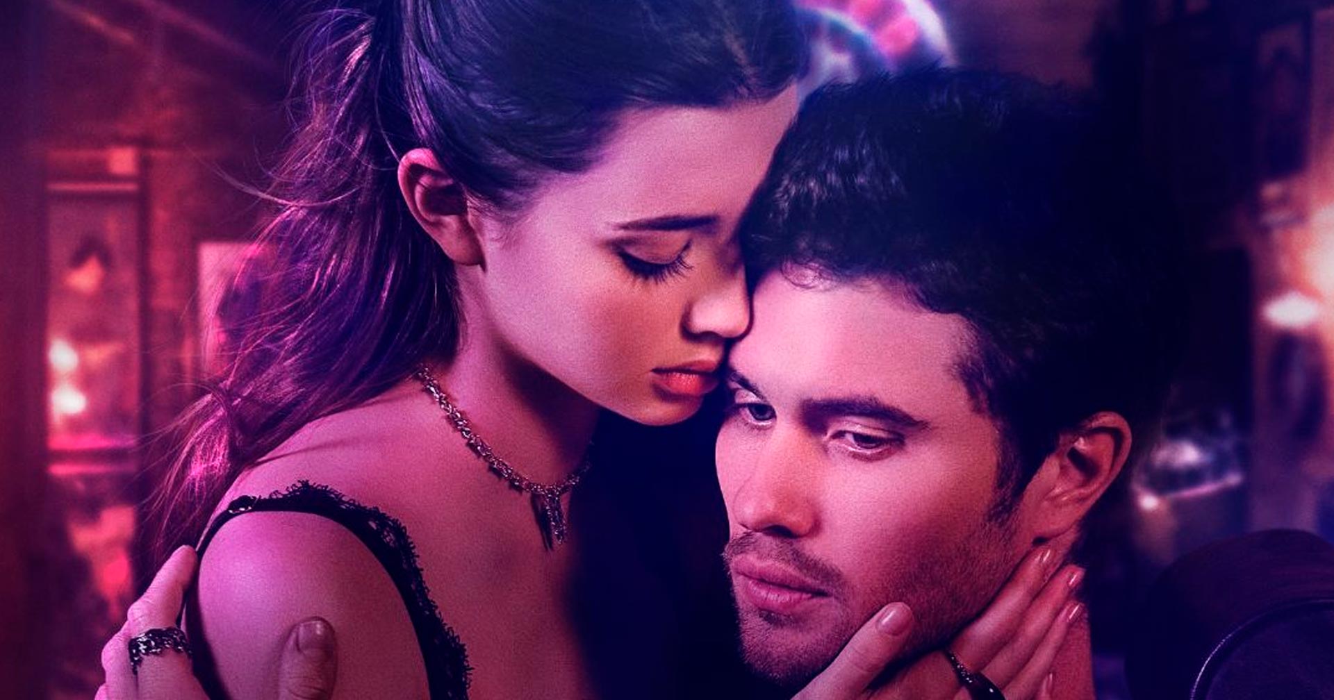 Chase Stokes e Sydney Taylor vivem romance repleto de tensão no trailer de ‘Na Sua Pele’; assista