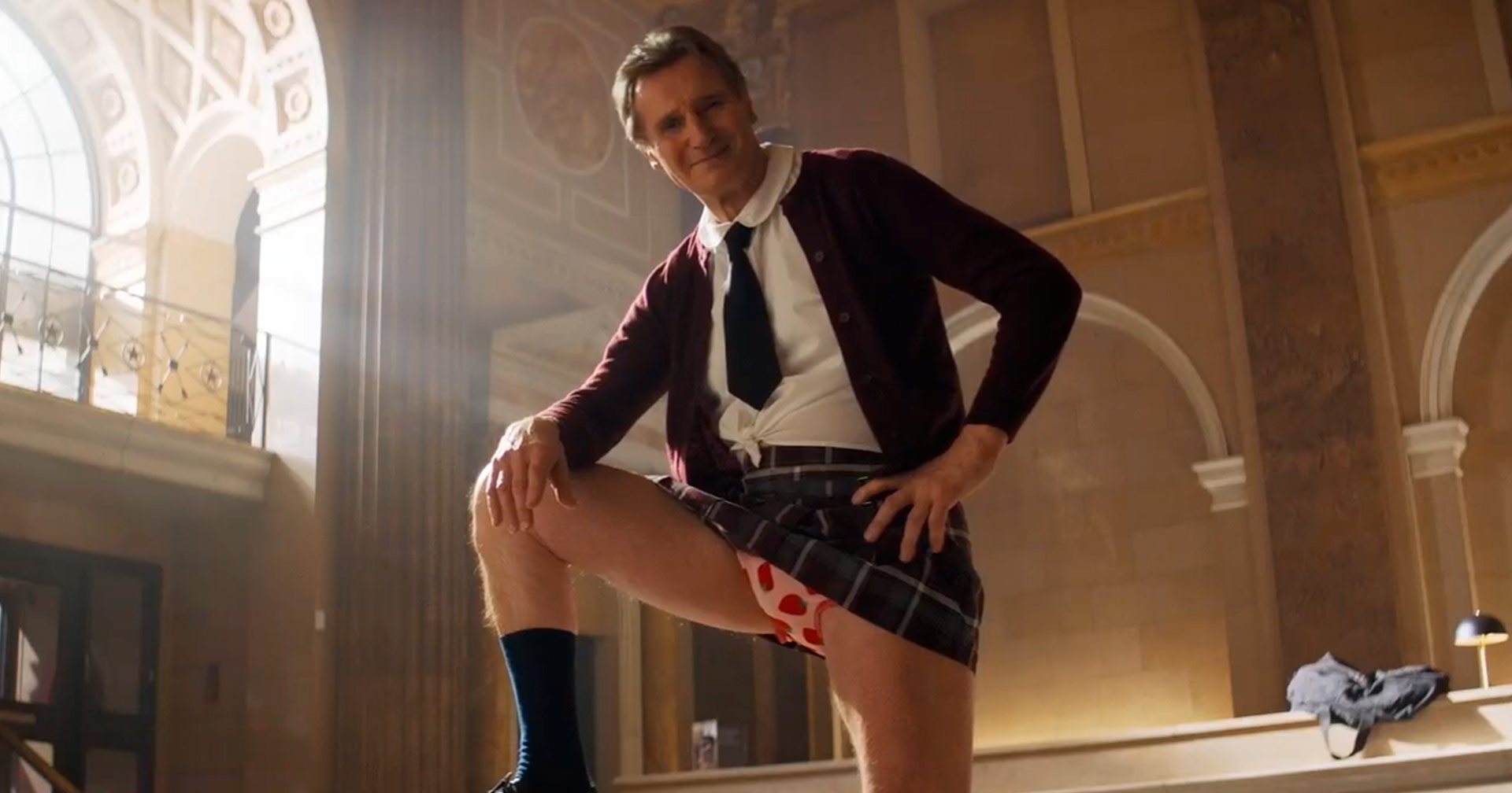 Assista ao primeiro trailer hilário do remake de ‘Corra que a Polícia Vem Aí'