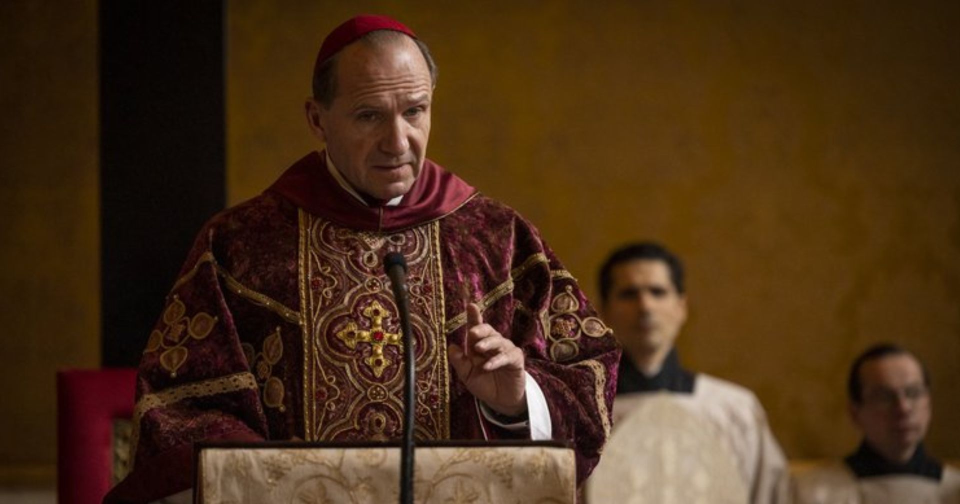 ‘Conclave’, indicado a oito prêmios no Oscar 2025, volta aos cinemas brasileiros