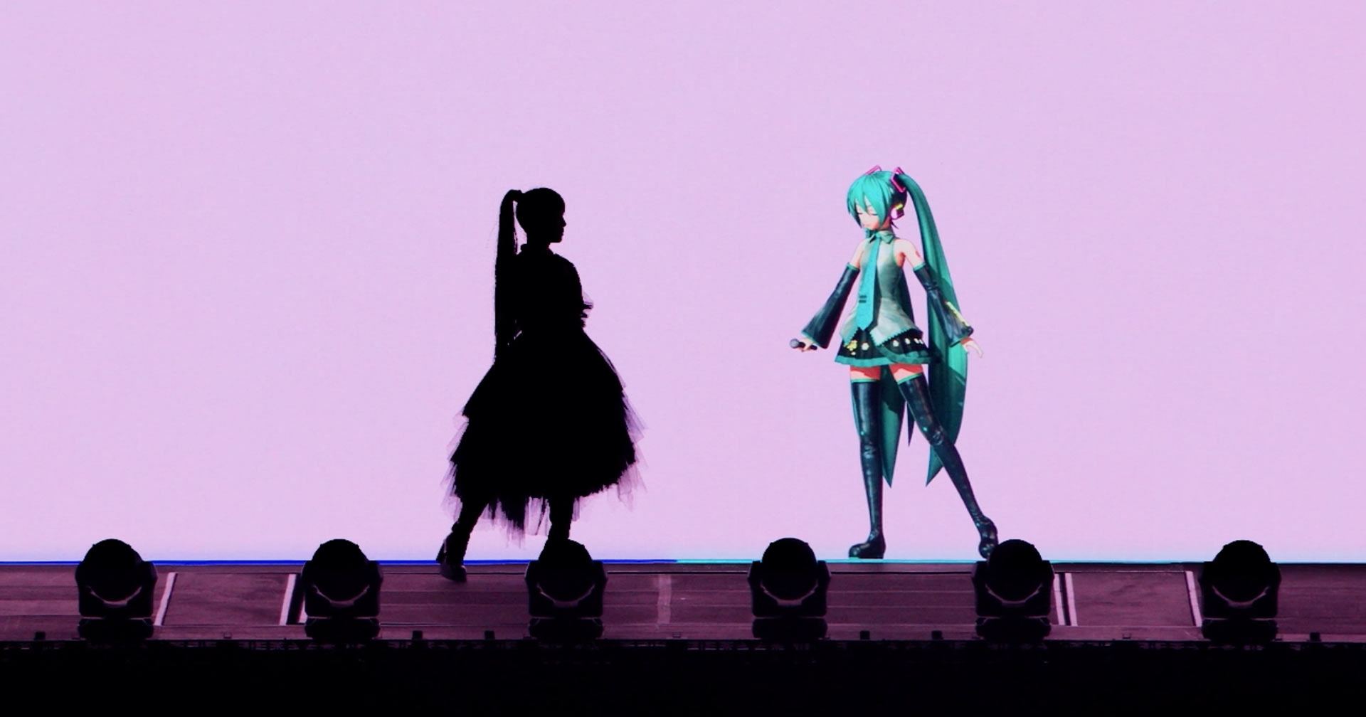 Show da cantora Ado ganha data de estreia nos cinemas do Brasil; veja o trailer exclusivo