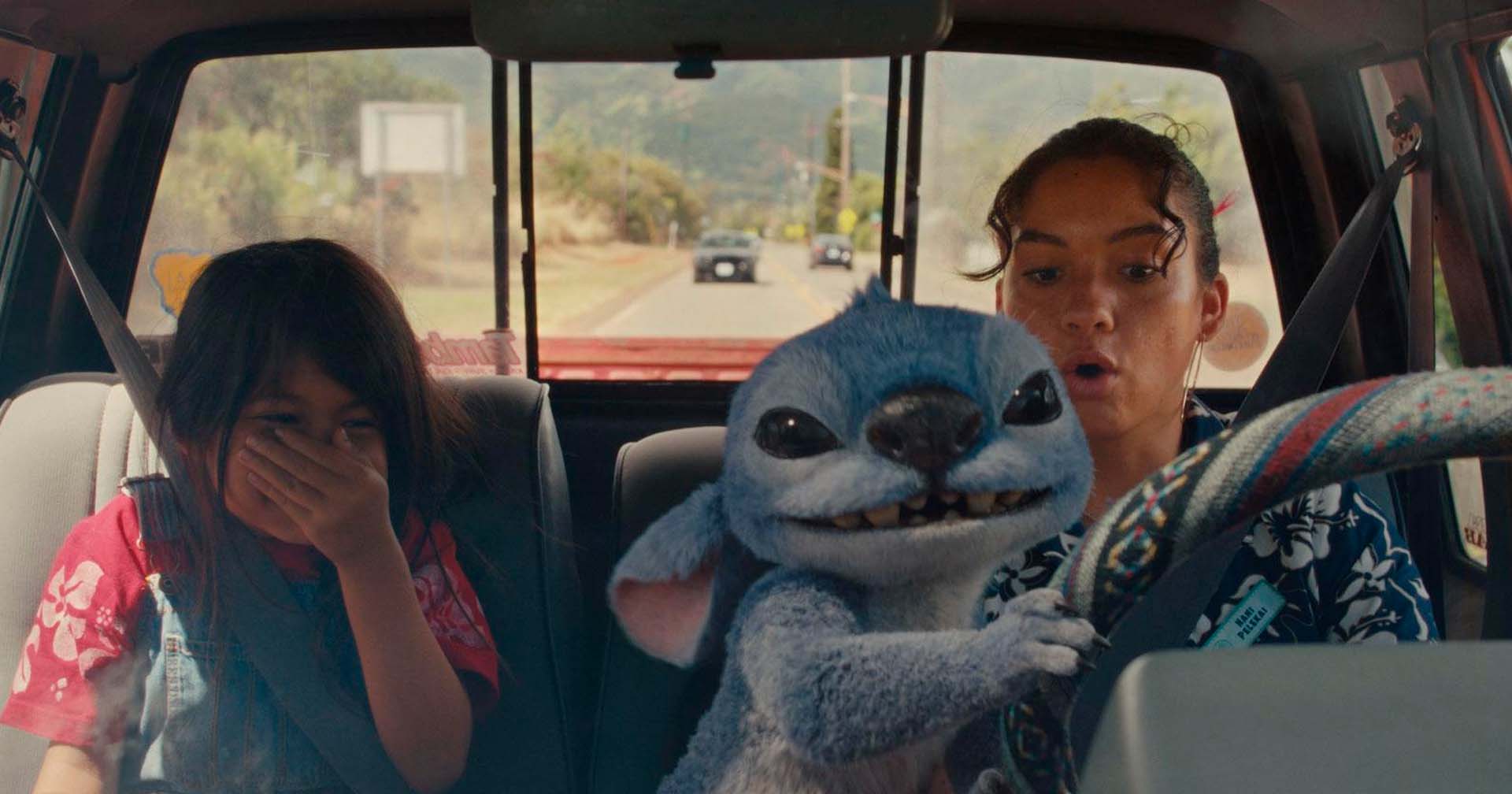 ‘Lilo e Stitch’ ganha novo pôster com protagonistas em momento fofo; confira