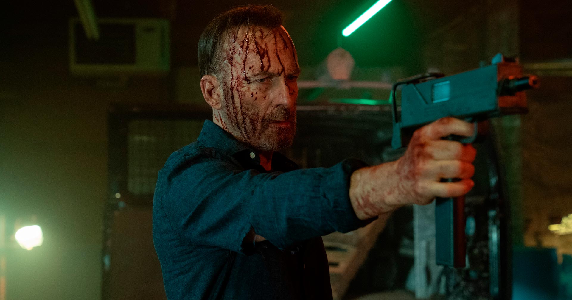 Ação frenética e pancadaria marcam o trailer de ‘Anônimo 2’, longa estrelado por Bob Odenkirk; veja