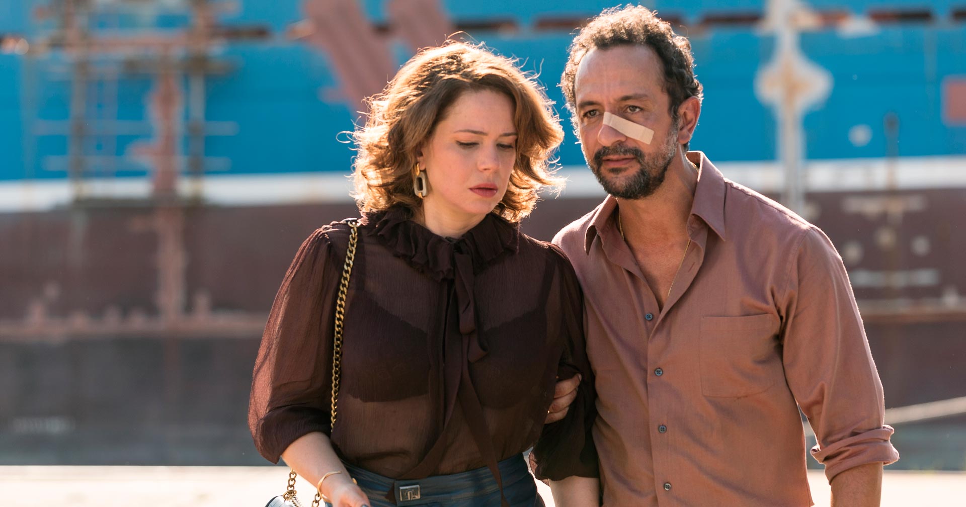 Intrigas e segredos marcam o trailer de ‘Os Enforcados’, thriller com Leandra Leal e Irandhir Santos