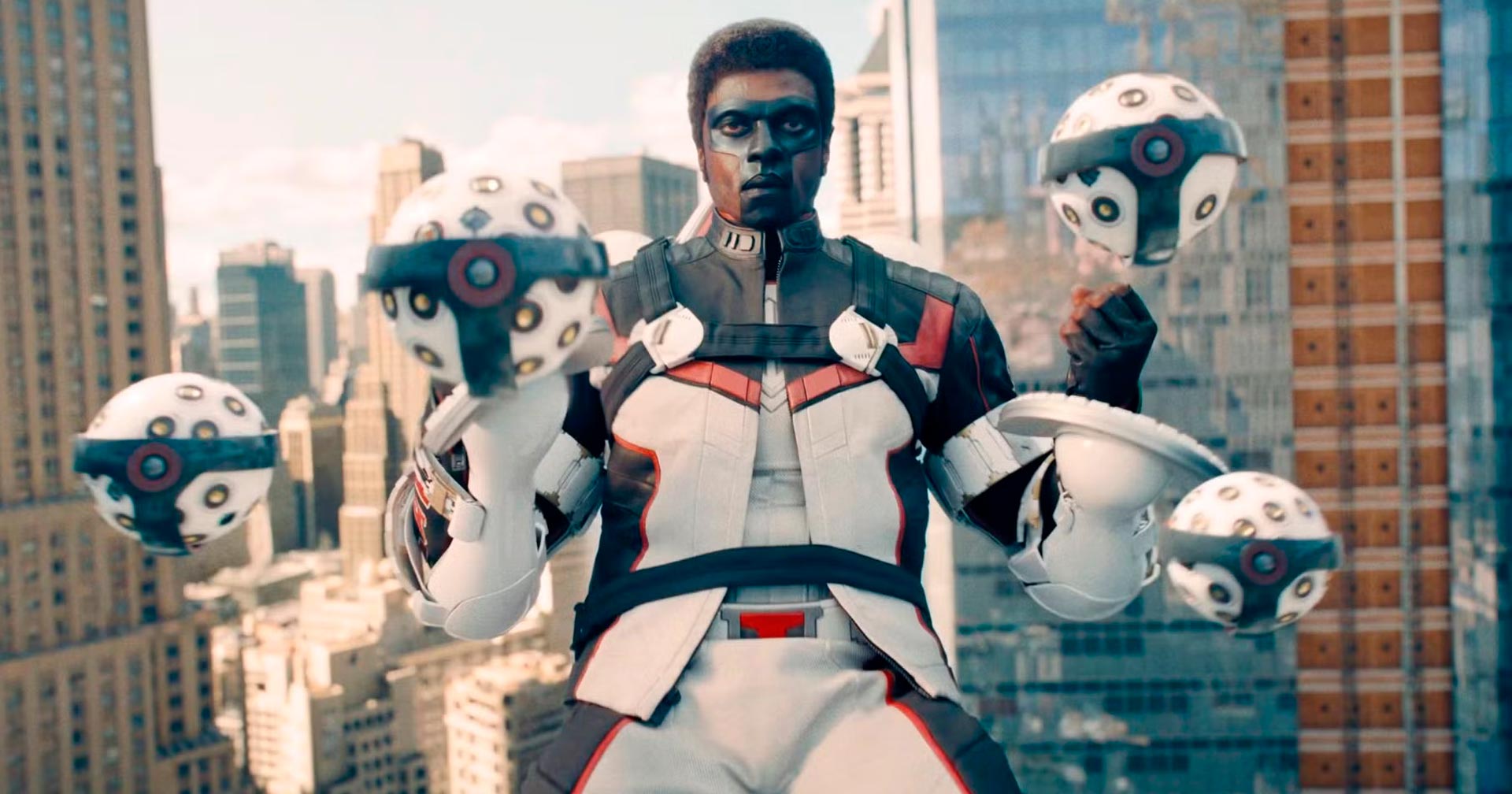 Edi Gathegi confirma contrato para voltar como Senhor Incrível em novas produções do DCU; saiba mais