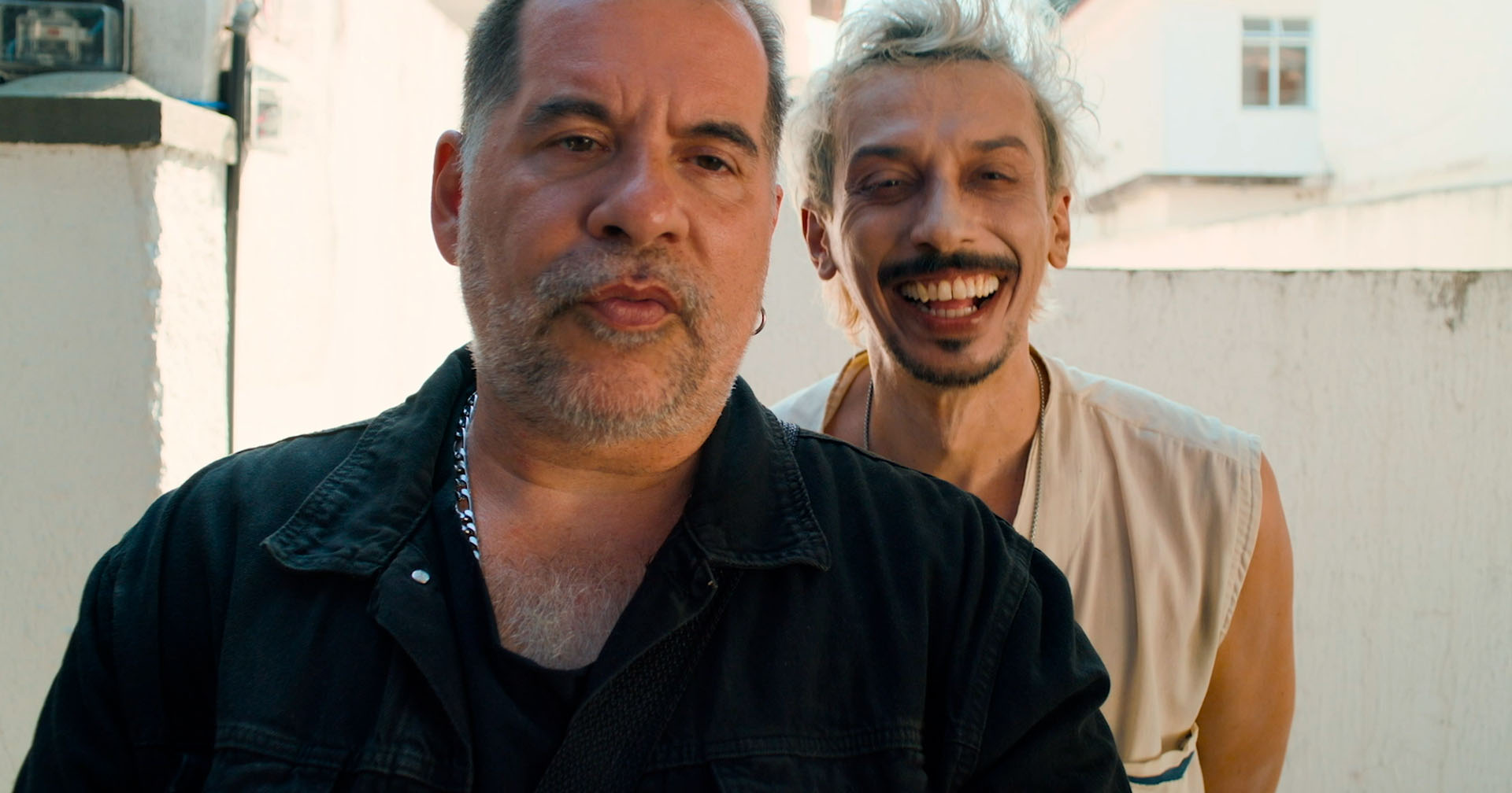 Trailer de ‘O Rei da Feira’ traz Leandro Hassum em missão ao lado de fantasma sem memória; assista