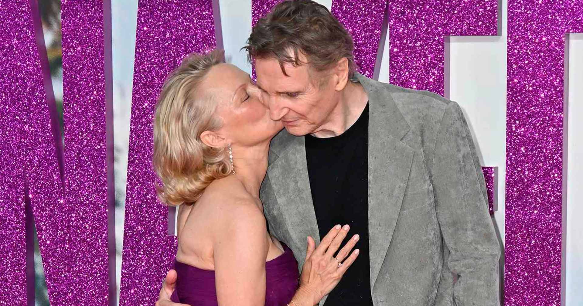 Estrelas de ‘Corra Que A Polícia Vem Aí’, Liam Neeson e Pamela Anderson estão namorando, diz revista