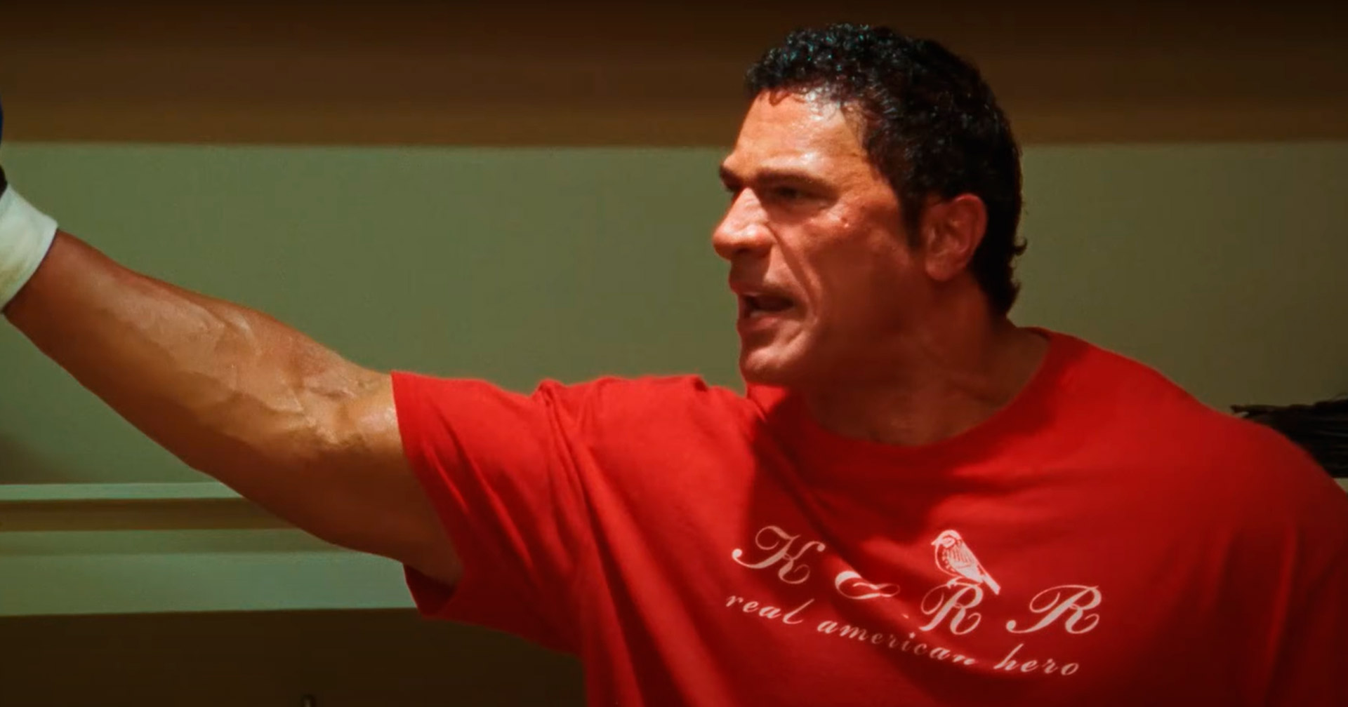 Ao som de Phil Collins, novo trailer de ‘Coração de Lutador’ destaca a atuação dramática de The Rock