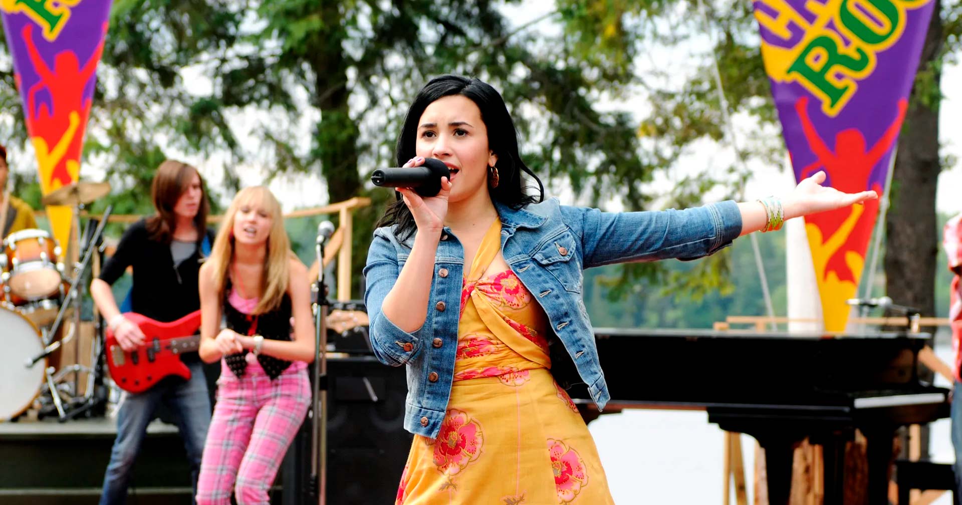 Demi Lovato compartilha a primeira foto dos bastidores de ‘Camp Rock 3’; confira