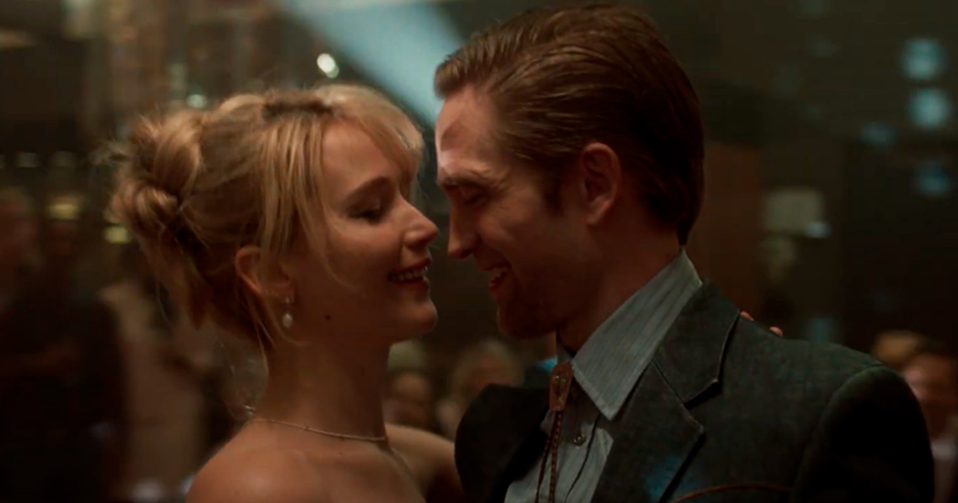Robert Pattinson e Jennifer Lawrence vivem romance em colapso no trailer de ‘Morra, Amor’; assista