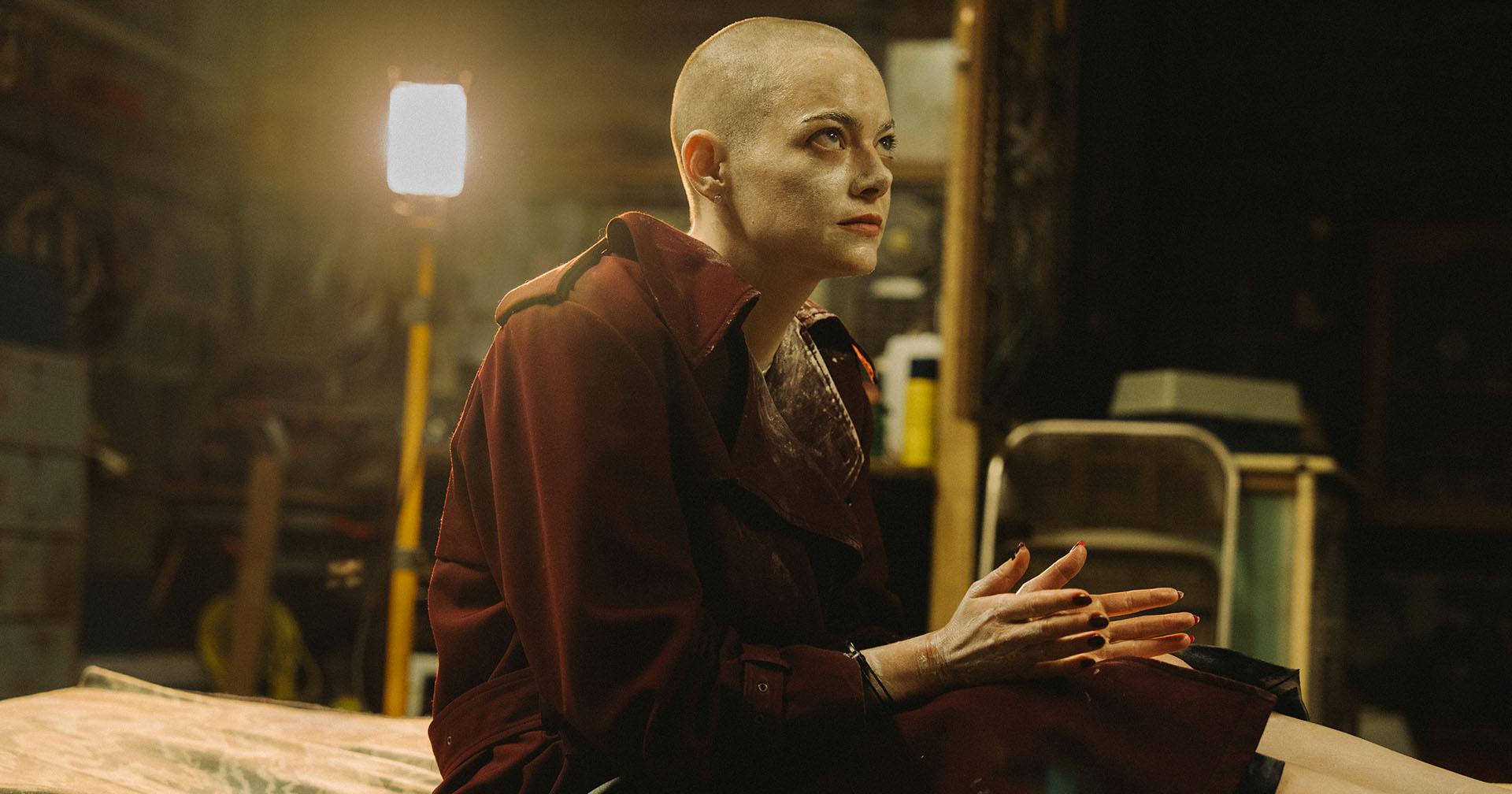 Emma Stone precisa admitir que é uma alienígena no trailer final de ‘Bugonia’; assista