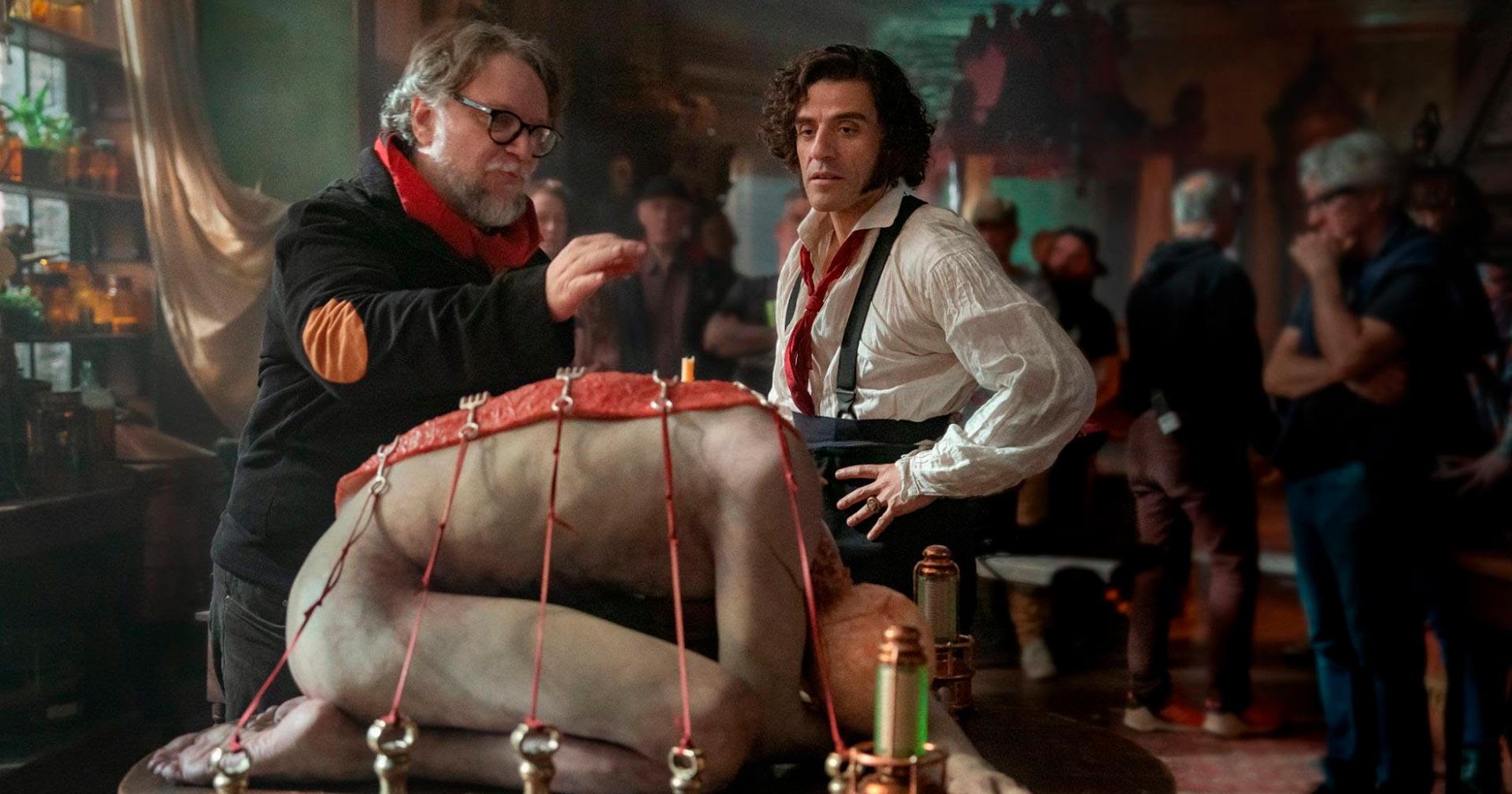 Como ‘Frankenstein’, de Guillermo del Toro, se diferencia dos demais filmes do monstro?