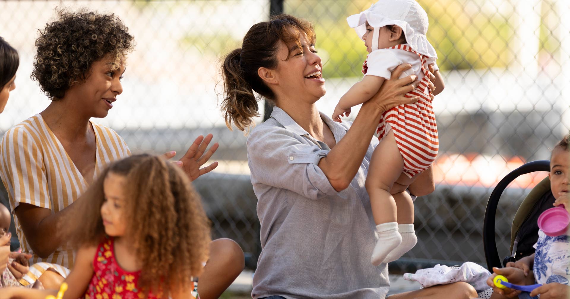 Miá Mello enfrenta os desafios caóticos da maternidade no trailer de ‘Mãe Fora da Caixa’; assista