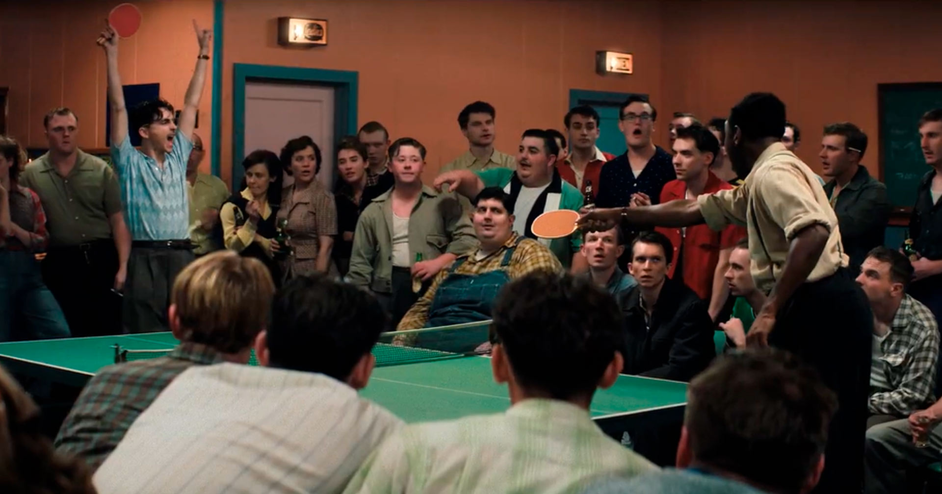 Timothée Chalamet e Tyler, The Creator aplicam golpes em apostadores no trailer de ‘Marty Supreme’