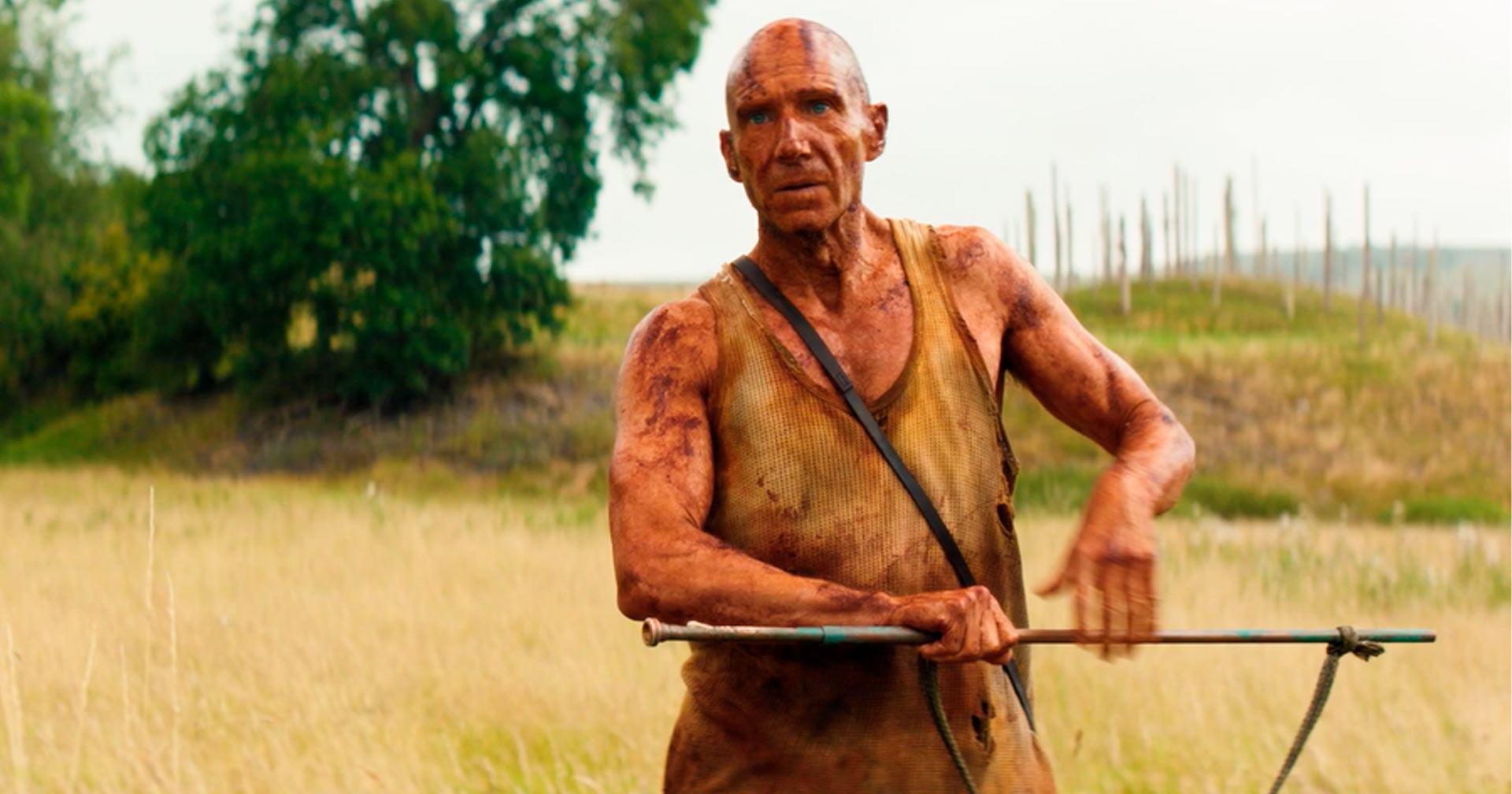 Ralph Fiennes acredita na cura dos infectados no novo e assustador trailer de ‘Extermínio 4’; veja