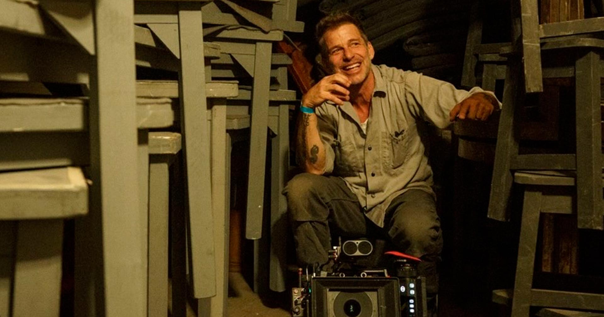 Com foco para a caracterização Fra Fee, Zack Snyder revela imagens inéditas de ‘The Last Photograph’