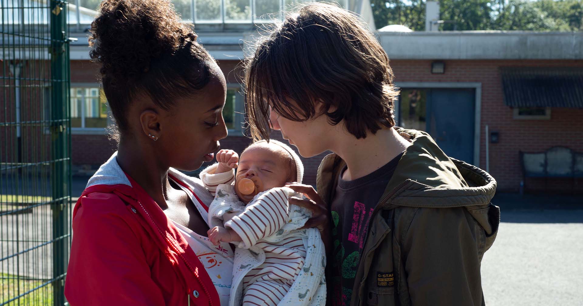 Irmãos Dardenne falam sobre fragilidade, realismo e maternidade em ‘Jovens Mães’