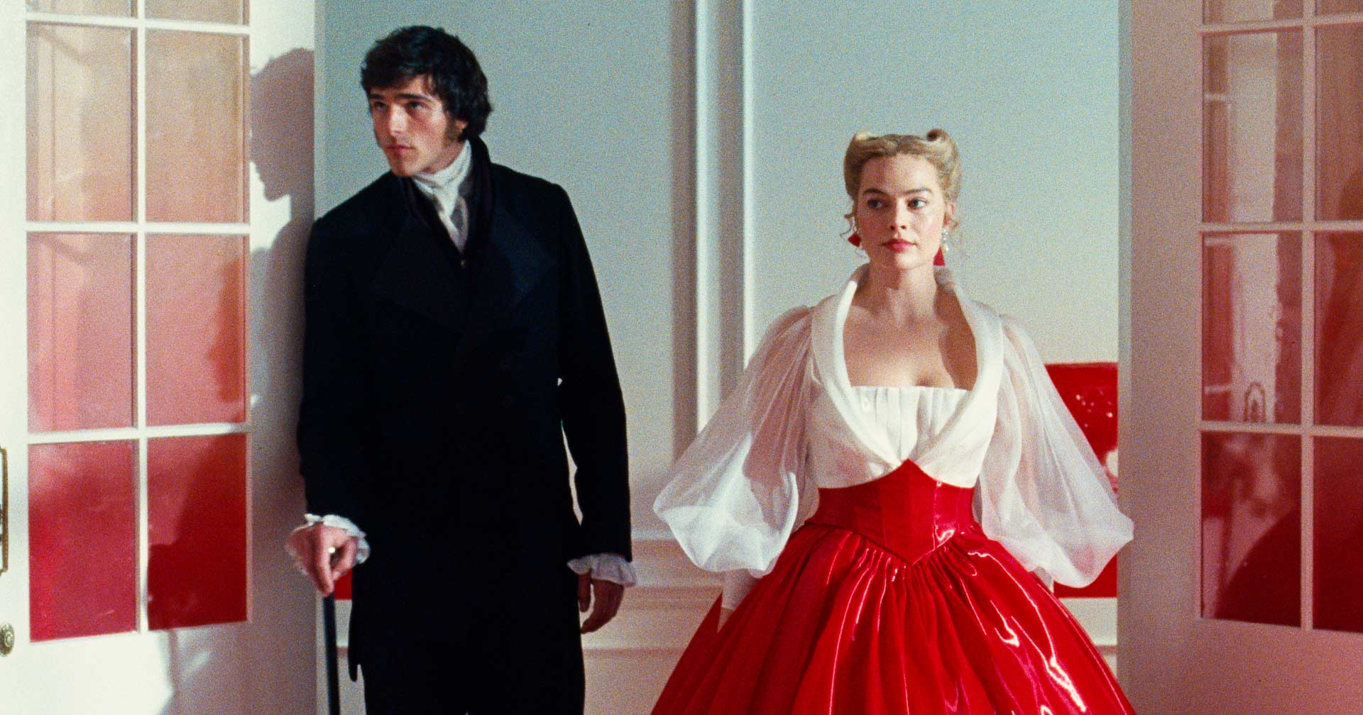 Nova adaptação de ‘O Morro dos Ventos Uivantes’ estreia hoje nos cinemas; saiba mais sobre o filme