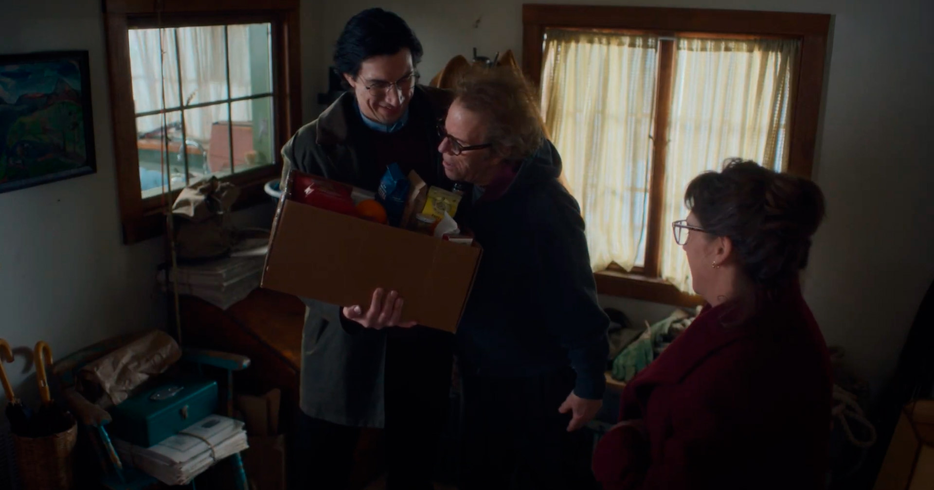 Adam Driver protagoniza reencontro familiar em cena intimista de ‘Pai Mãe Irmã Irmão’; assista