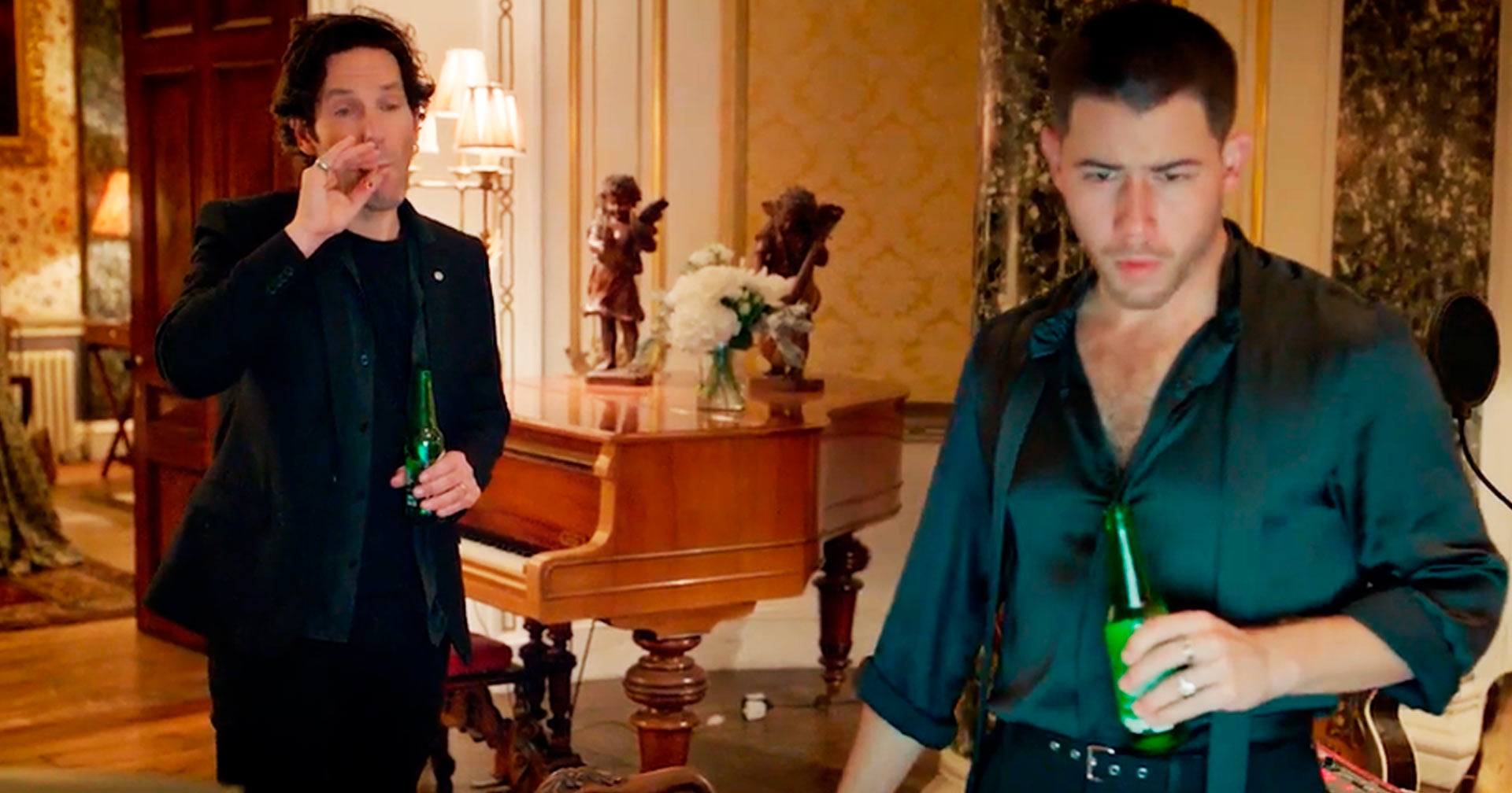 Nick Jonas rouba música de Paul Rudd no trailer de ‘Hit Para Dois’; assista