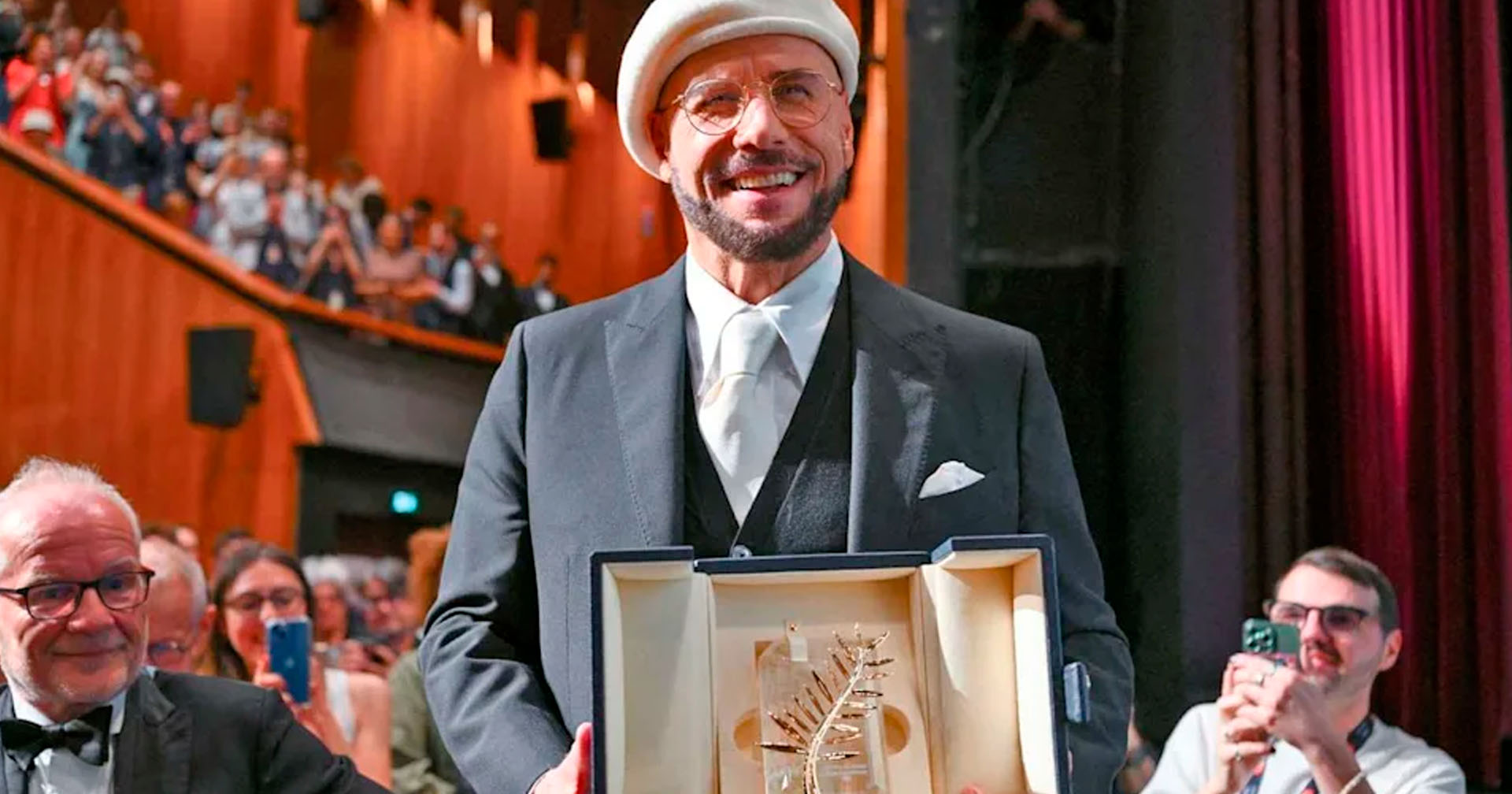 John Travolta ganha Palma de Ouro honorária no Festival de Cannes e se emociona: ‘além do Oscar’