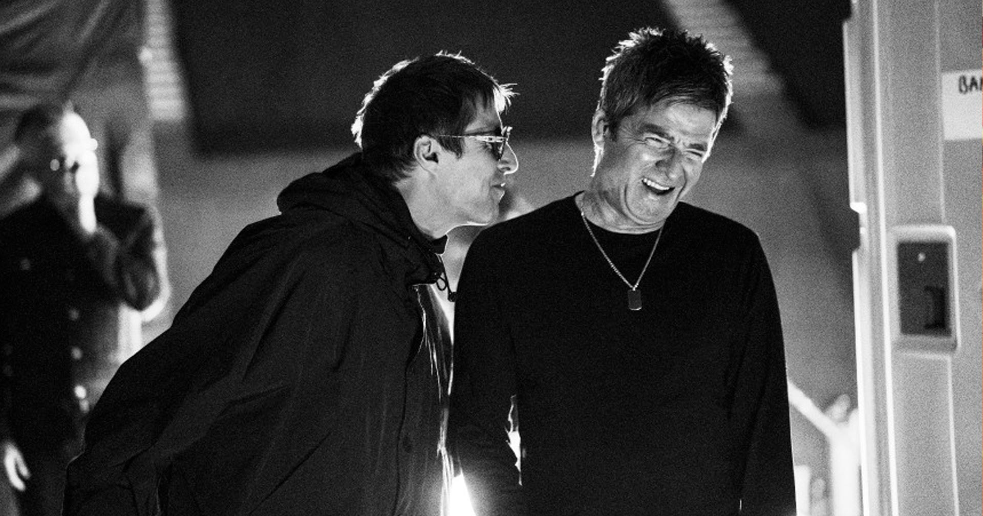 ‘Oasis – Don’t Look Back In Anger’: filme sobre a turnê de retorno da banda ganha teaser impactante