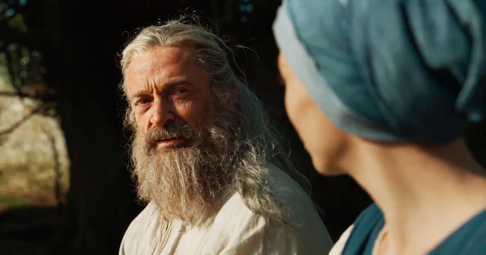 Jodie Comer desafia a pontaria de Hugh Jackman com arco e flecha em cena de ‘A Morte de Robin Hood’