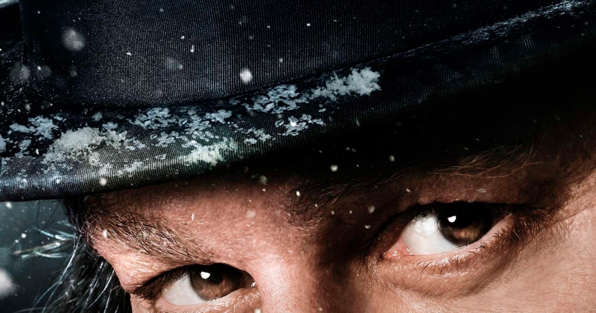 Pôster de ‘Ebenezer e os Fantasmas do Natal’ destaca o olhar misterioso de Johnny Depp como Scrooge