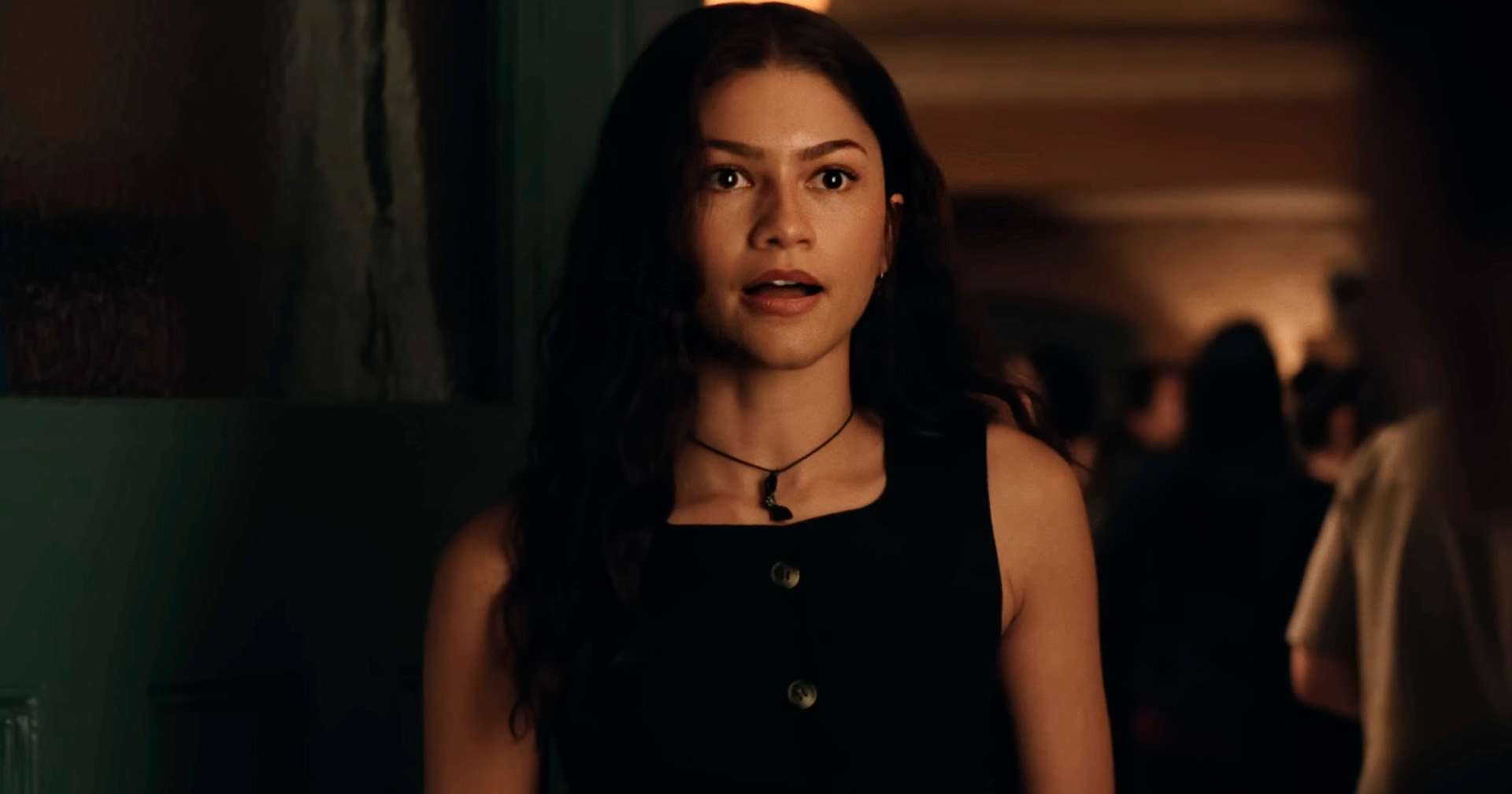 Zendaya homenageia visual clássico de Mary Jane em première de 'Homem-Aranha: Um Novo Dia'
