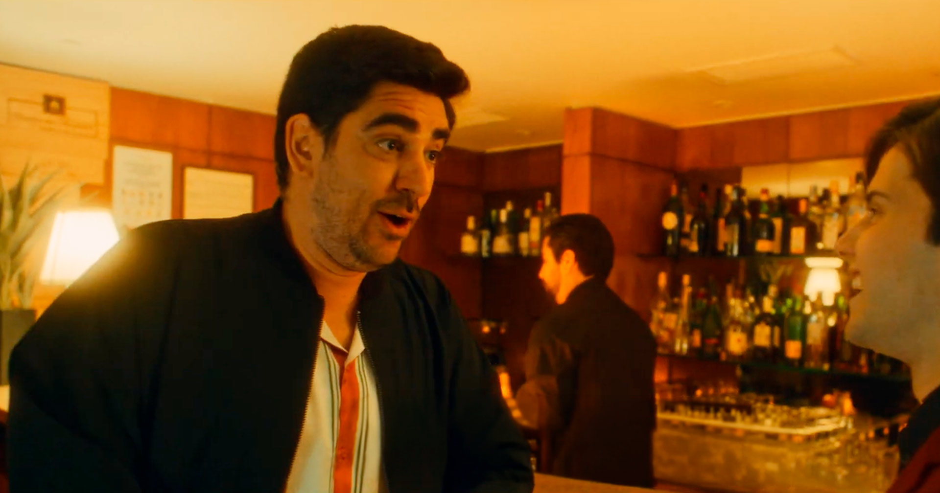 Com participação especial de Marcelo Adnet, comédia ‘Hotel Amor’ ganha trailer repleto de confusões