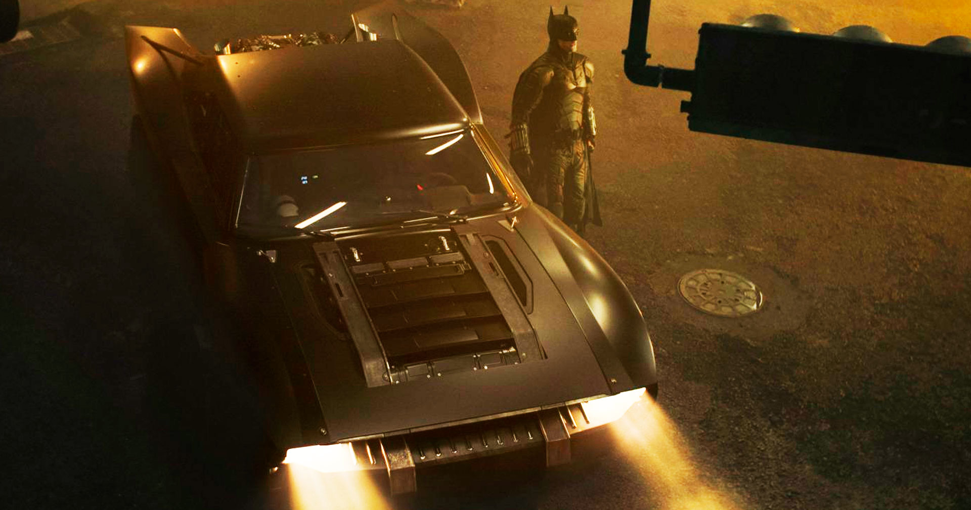 Novas fotos em alta qualidade mostram o Batmóvel em ação nos bastidores de ‘Batman: Parte 2’; veja