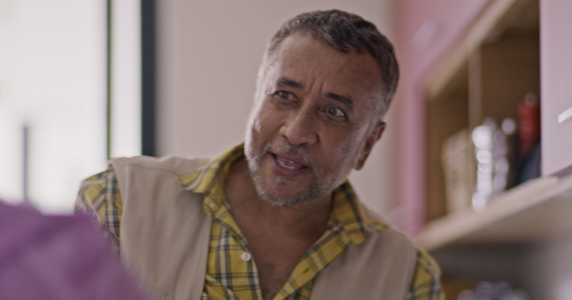 Maurício Manfrini vira 'Marido de Aluguel' em trailer de nova comédia brasileira; assista