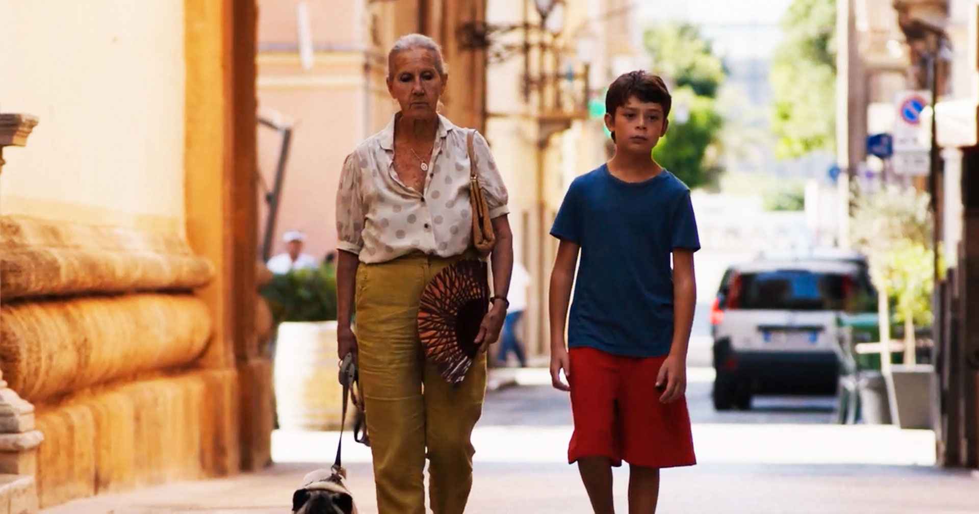 Entre lendas e costumes locais, jovem vive férias inesquecíveis no trailer de 'Meu Verão na Sicília'