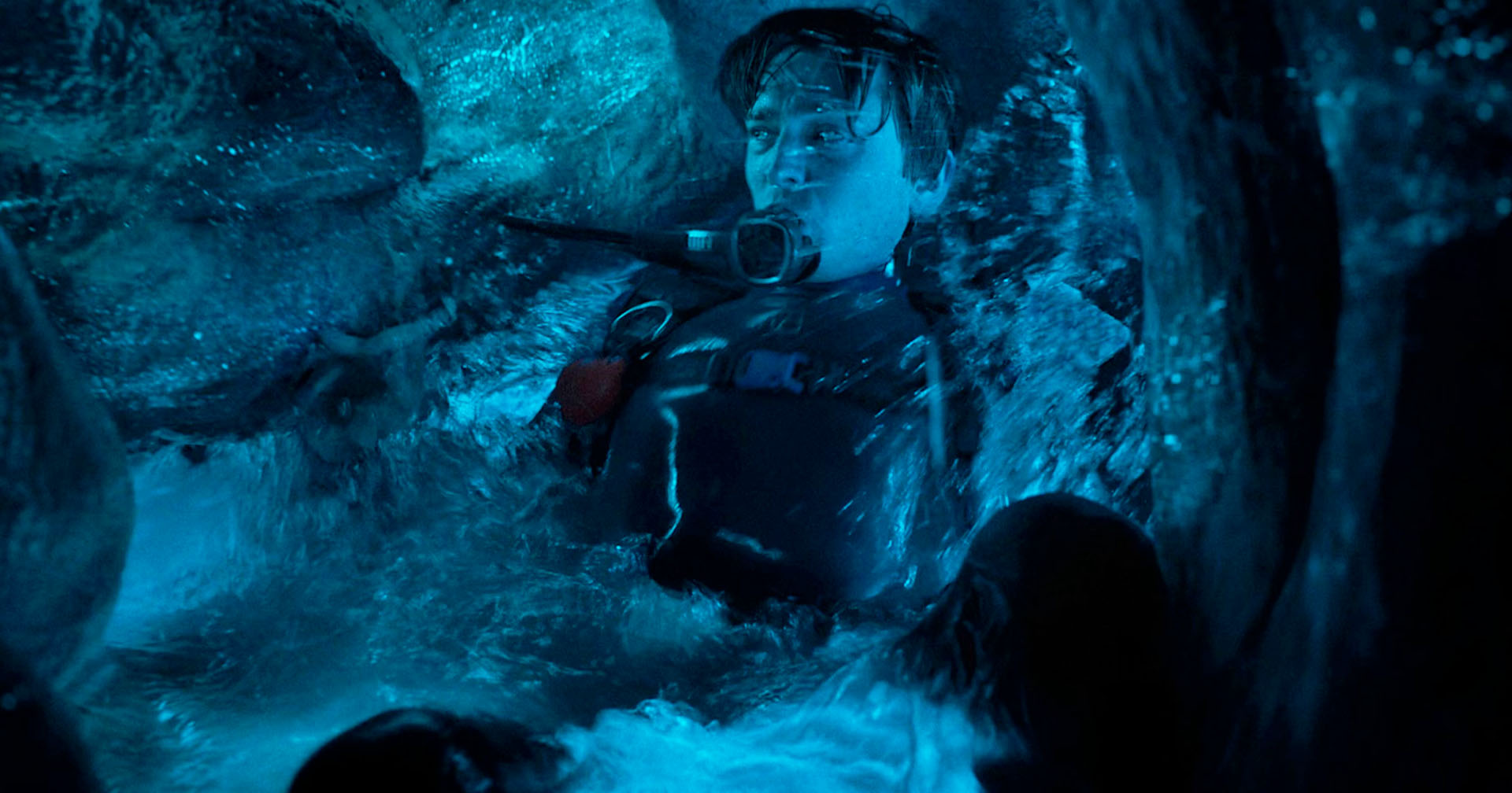 'Dentro da Baleia': primeiras impressões destacam performance de Austin Abrams e atmosfera sufocante