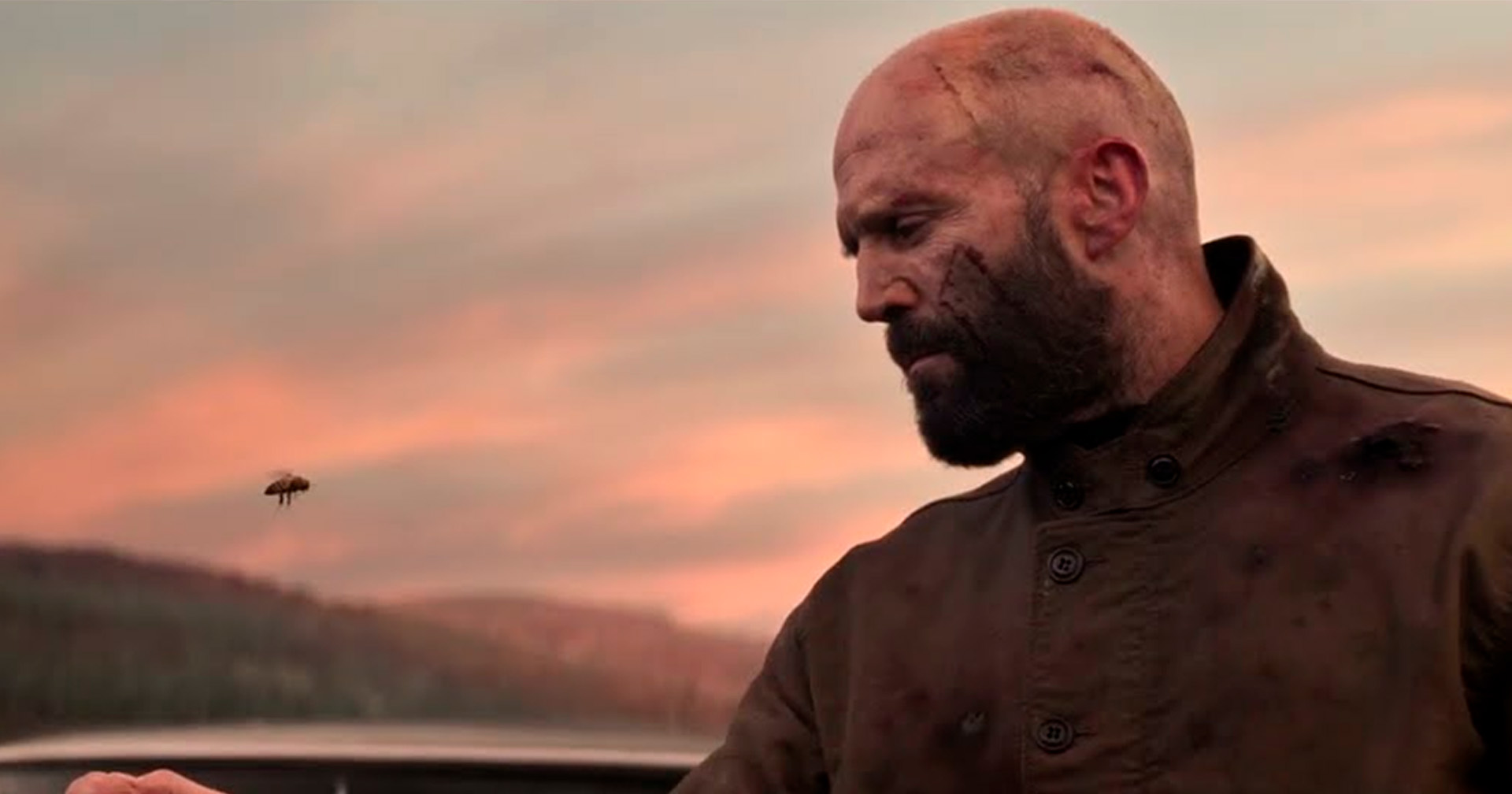 Jason Statham enfrenta novos desafios e ação desenfreada no trailer de 'Beekeeper 2'; assista