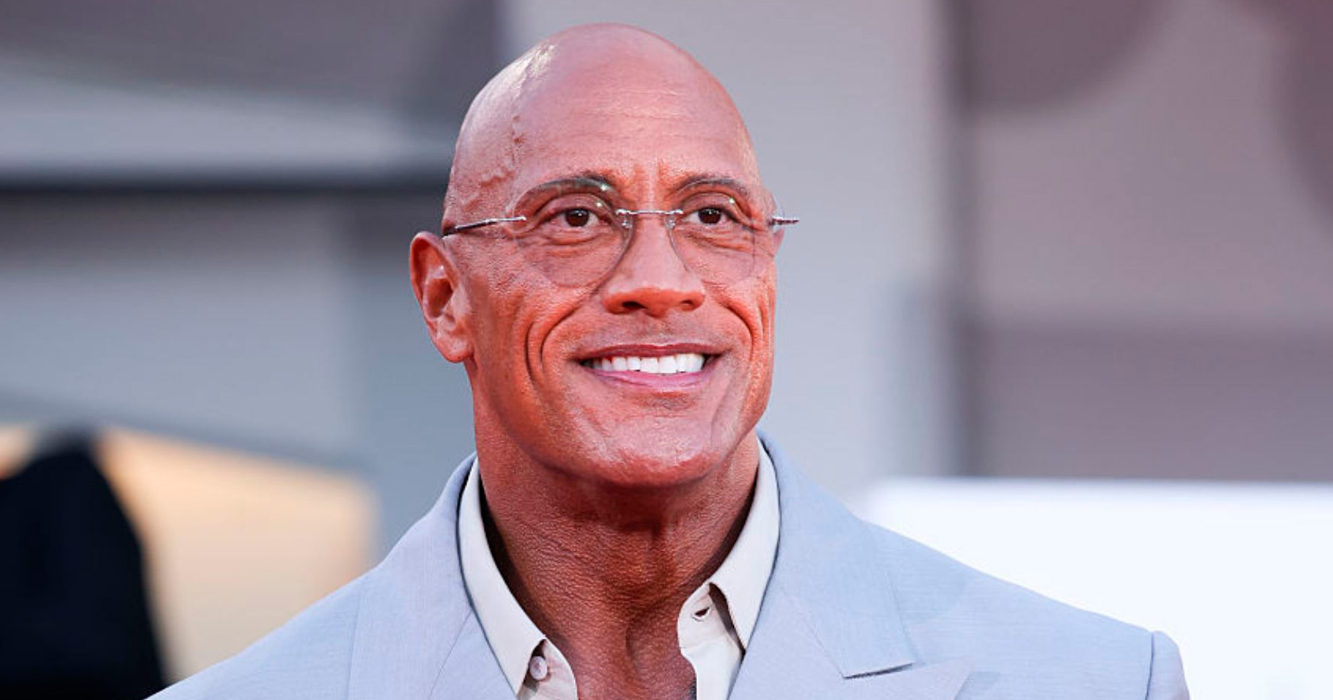 Dwayne Johnson surge irreconhecível como o Homem-Galinha na adaptação de 'Lizard Music'; confira