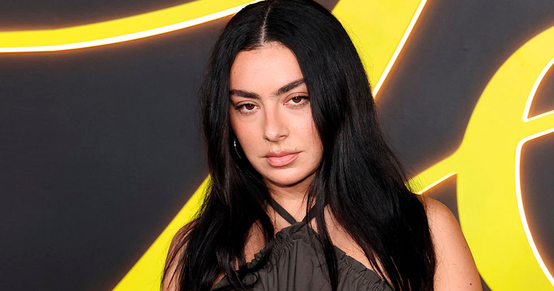 Charli xcx se junta a Leonardo DiCaprio e Jennifer Lawrence no novo filme de Martin Scorsese