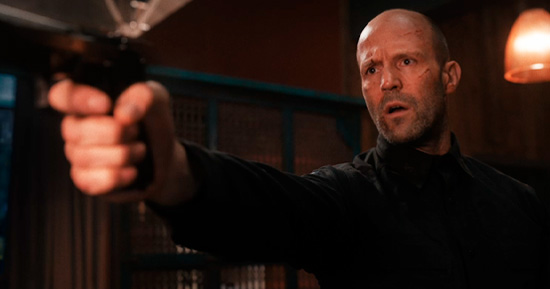 Jason Statham em cena do filme Infiltrado