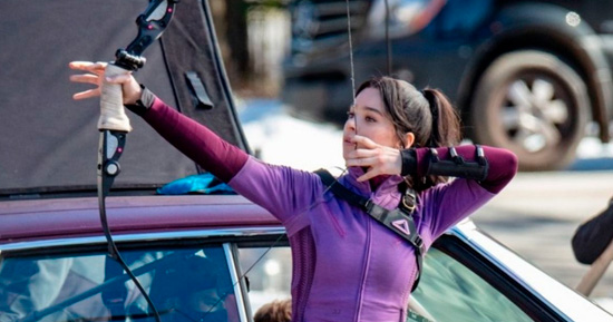 Hailee Steinfeld como Gaviã Arqueira